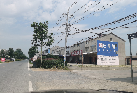 新平如何能保证墙体广告的醒目性？