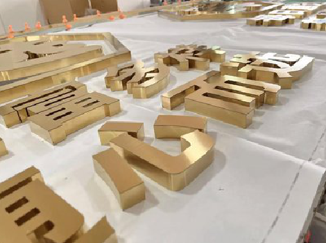 新平拉丝不锈钢字的特点。